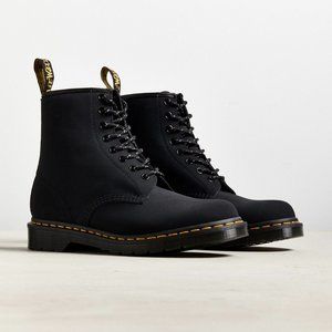 Dr. Martens Textured 1460 8-eye boot men's 8